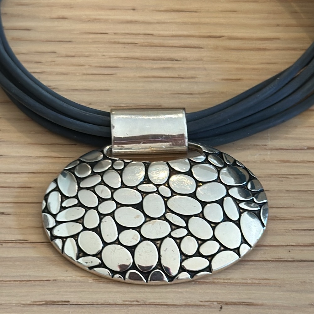 Beautiful Silver Pendant & Rope Chain